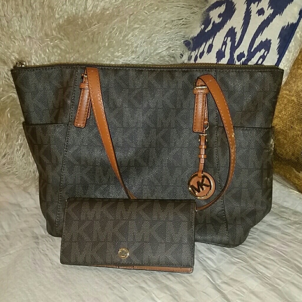 ❌SOLD❌Michael Kors Handbag and Wallet