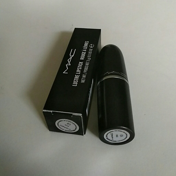 Mac Lustre lipstick color:Diva 10 - Picture 2 of 5