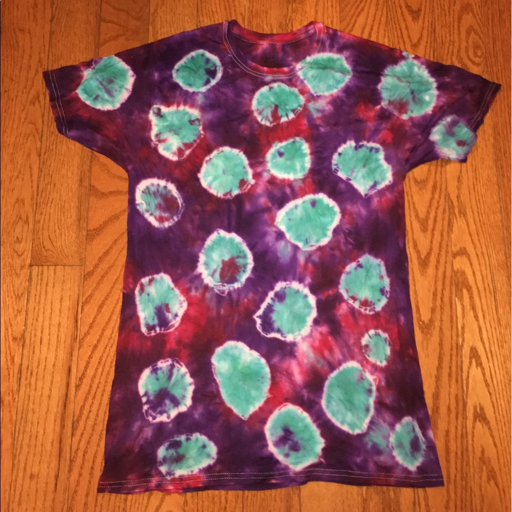 Dot tie dye