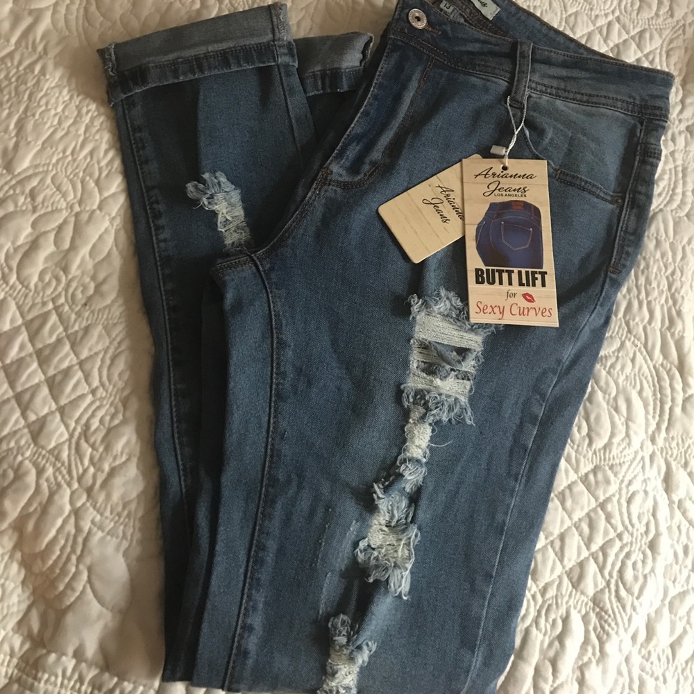 BNWT distressed jeans