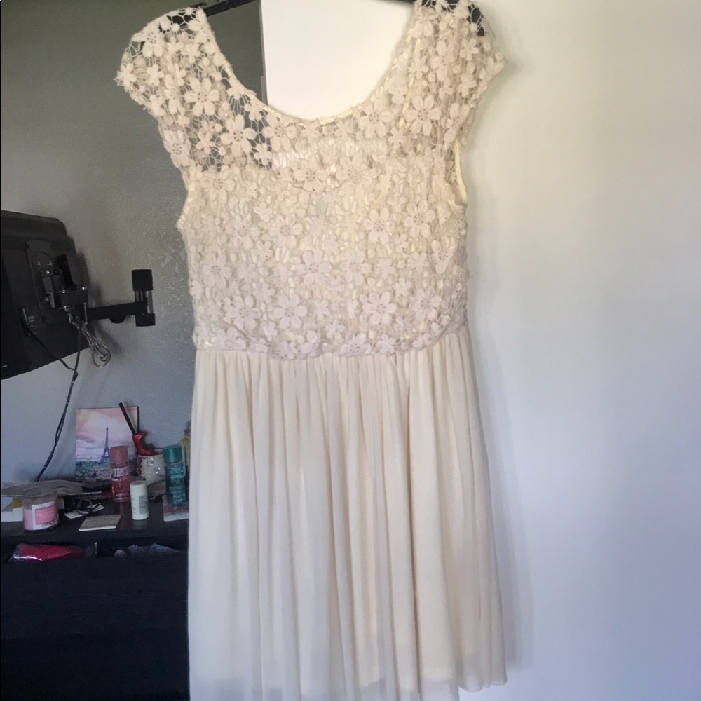 Lightly Worn off white 100% polyester/cotton dress