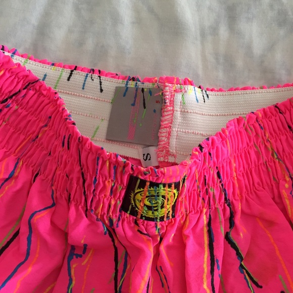 Vintage 1980's neon pink abstract print shorts XS - Picture 2 of 3
