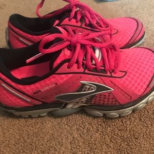 brooks pink sneakers