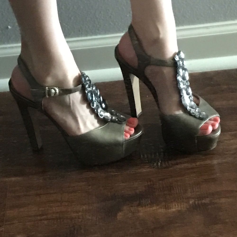 VINCE CAMUTO platform pumps with gems
