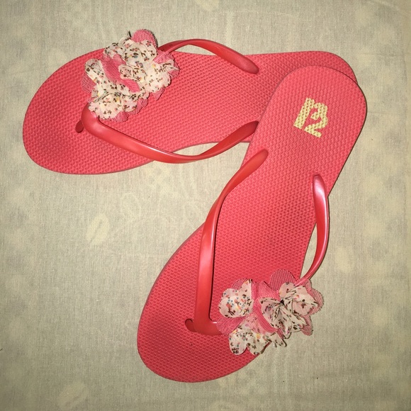 Coral flips flops with flowers 🌸 - Picture 1 of 3