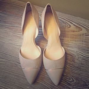 Excellent Condition Neutral Calvin Klein Pumps