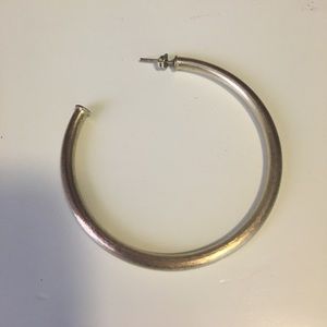 Single Sheila Fajl hoop earring