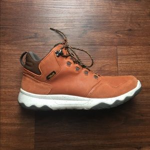 Teva Arrowood Lux Mid Waterproof