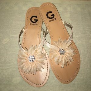 GUESS Flower flip flops! Size 9M! Worn once!