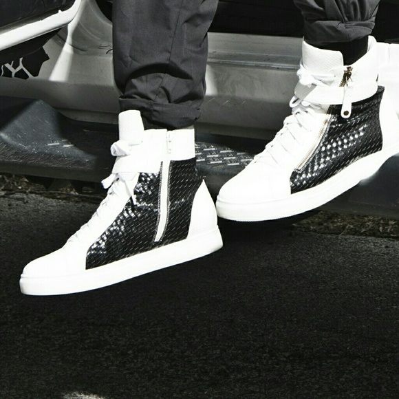 NOMALY Panda Knights - Picture 1 of 3