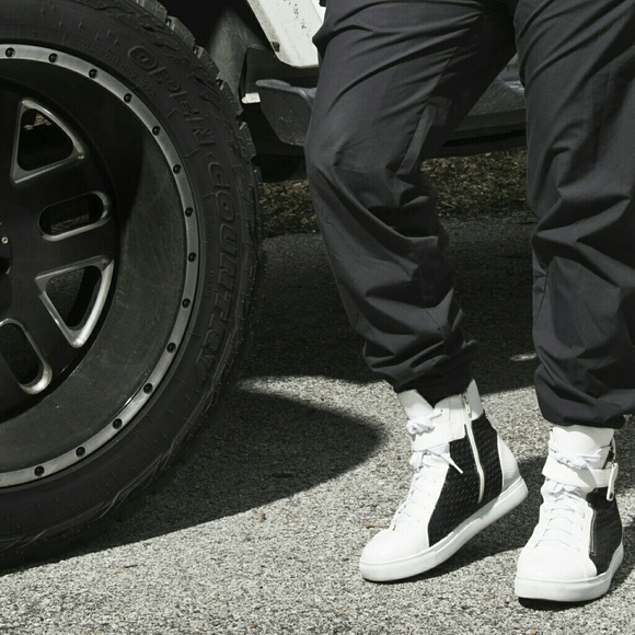 NOMALY Panda Knights - Picture 3 of 3