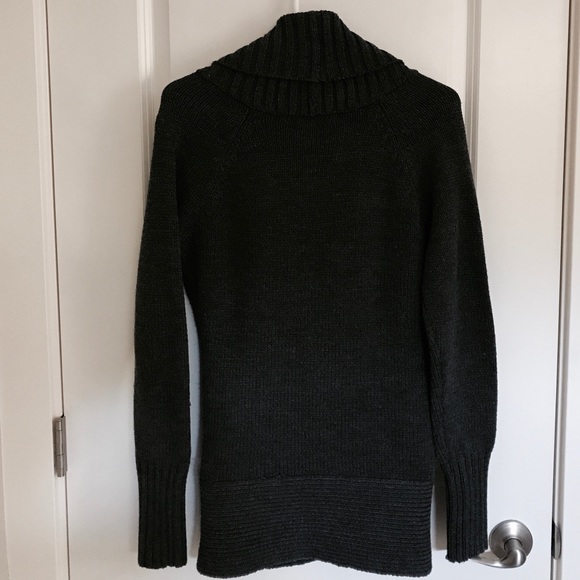 Chic Sweater - Picture 2 of 3