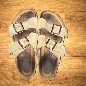 Tan suede soft bed Birkenstocks
