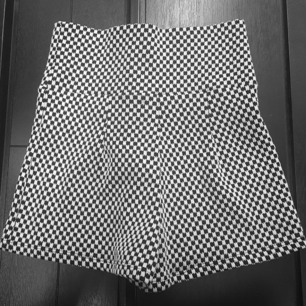 Highwaisted Zipper Back Shorts