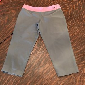 Nike dri- fit cropped pants