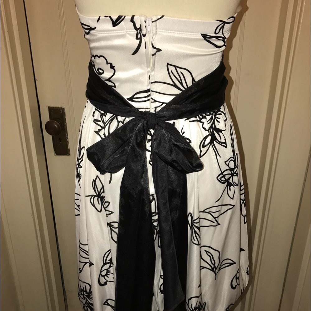 Super cute Trixxi dress with long bow in back!