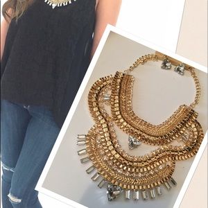 Gorgeous necklace and earring set!! Brand new!