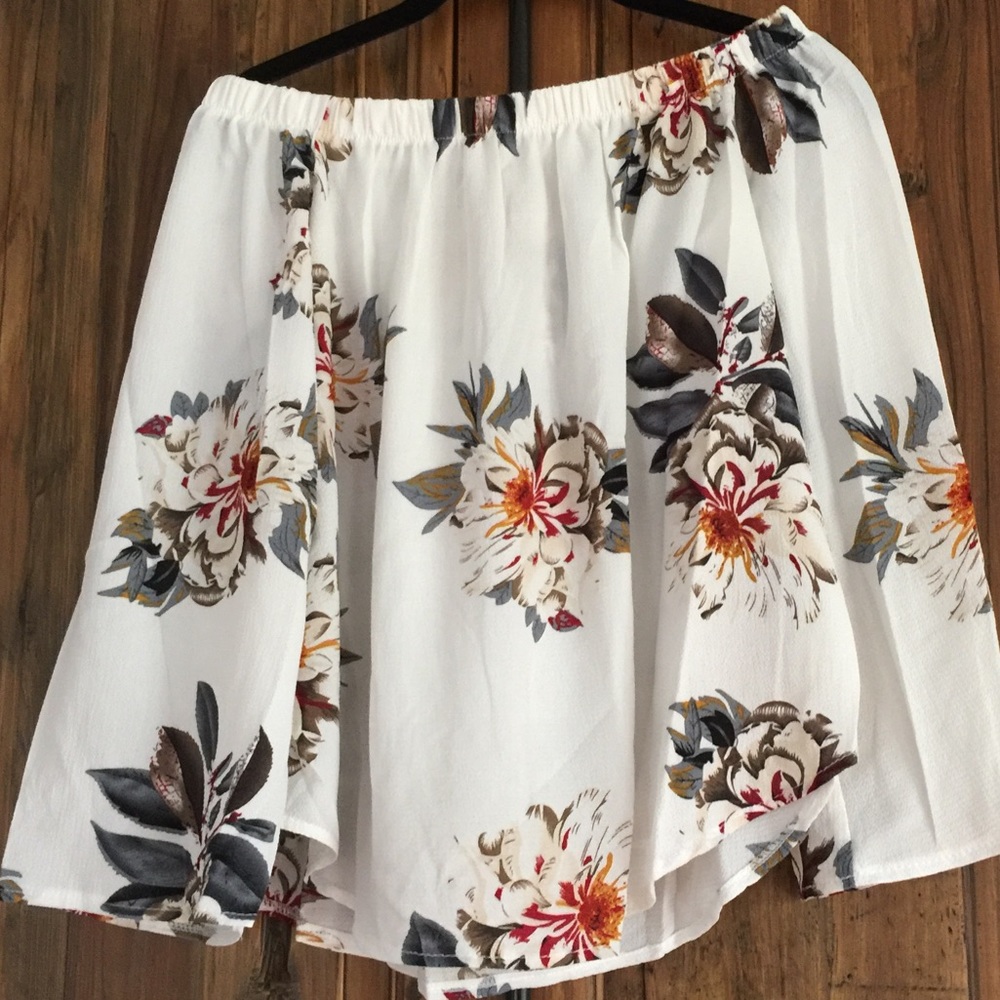 *RESTOCKED FLORAL OFF SHOULDER FLOWY BOHO CROP TOP - Picture 7 of 8