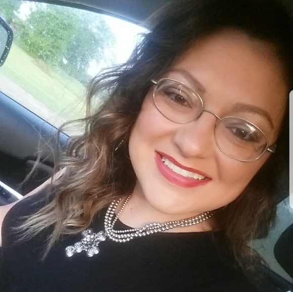 Meet your Posher, Kacey - Picture 1 of 1