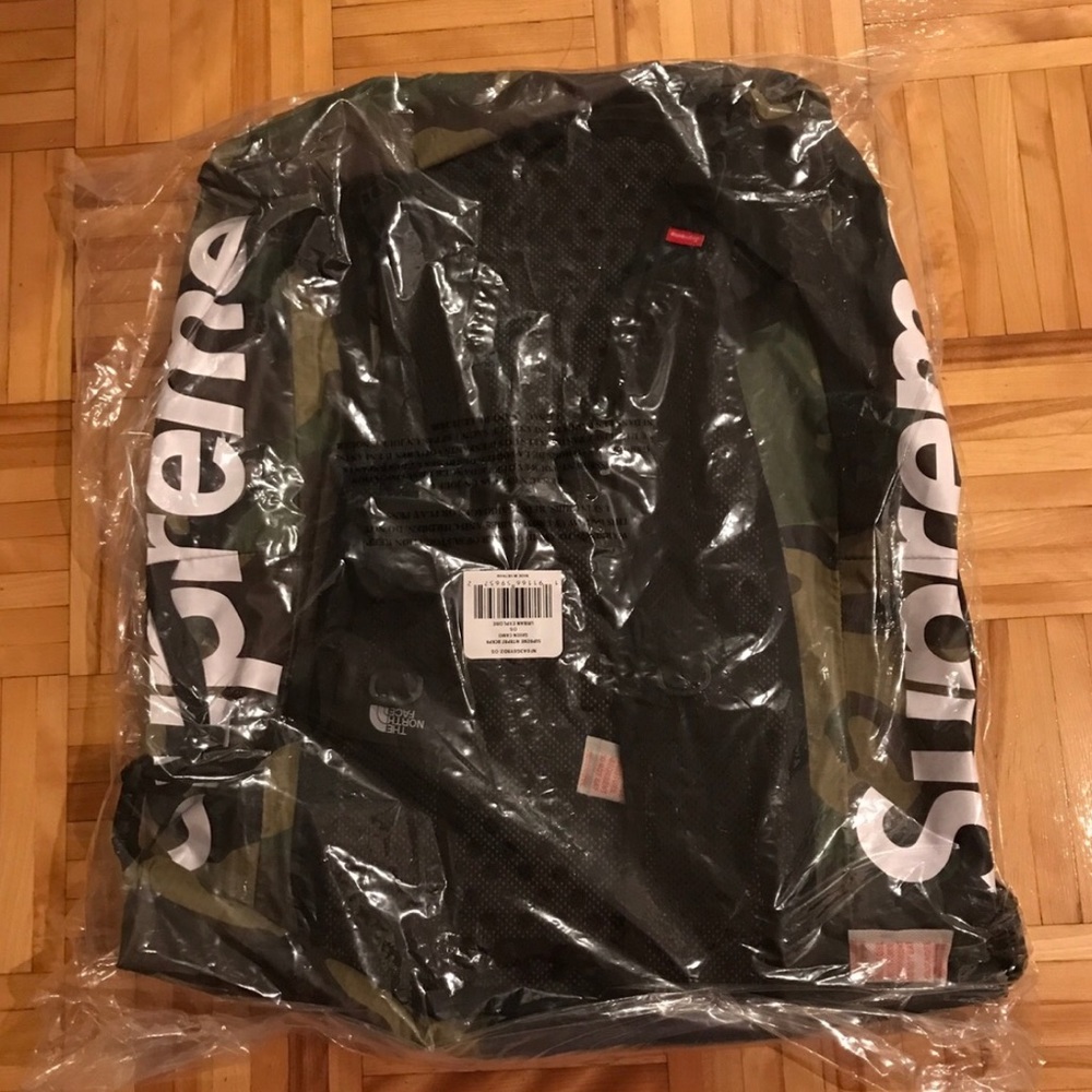 Supreme x The North Face