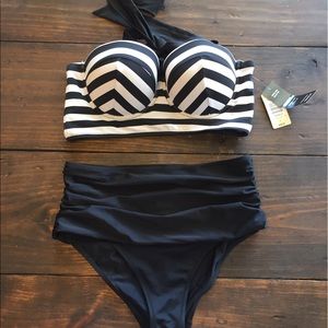 Torrid underwire push up & Pour Moi shaping bottom