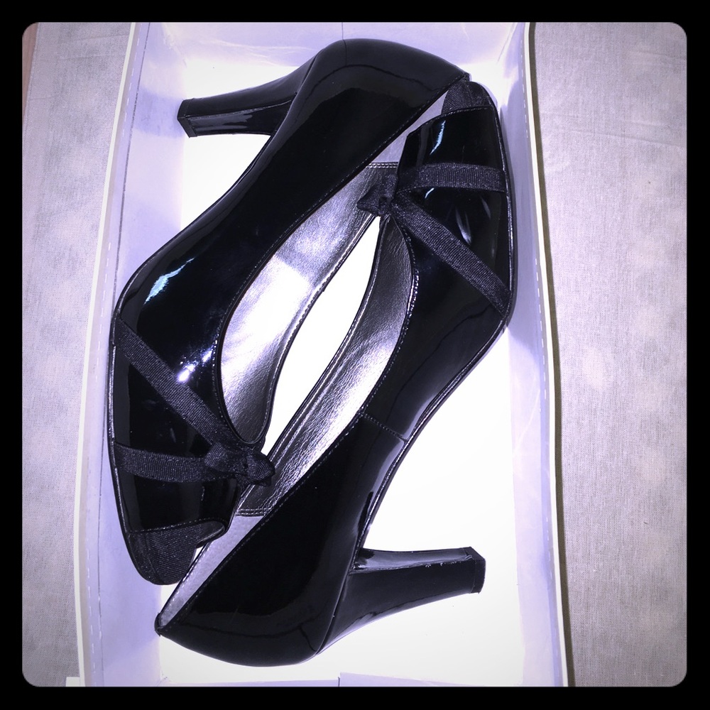 Liz Claiborne Fontana Size 8 1/2 black heels
