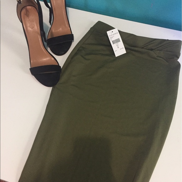 Fashion Nova Outfit: Pencil Skirt+ Bodysuit - Picture 1 of 4