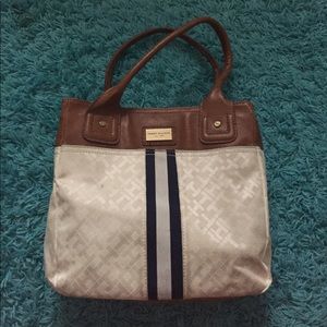 Tommy Hilfiger medium size tote purse!