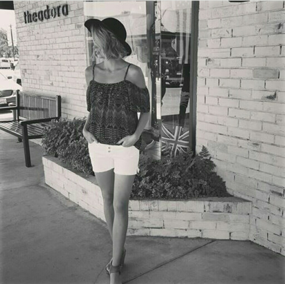 Meet your Posher, Theadora