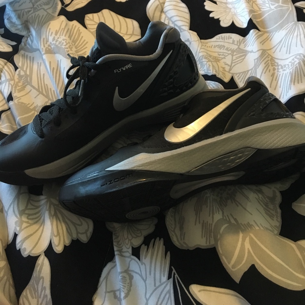 Nike flywire volleyball shoes