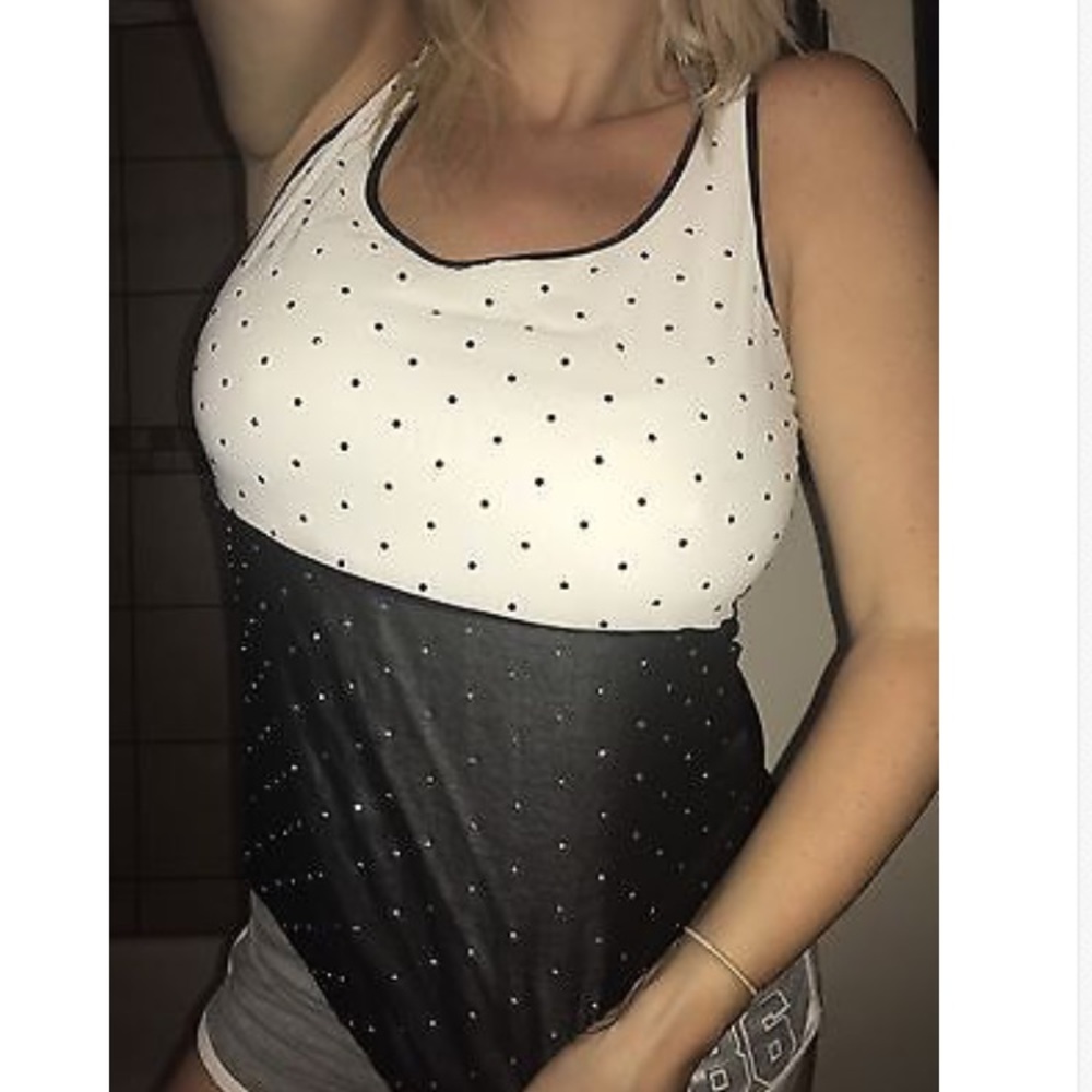 Express Sleeveless Tank Top!
Medium
Great Used