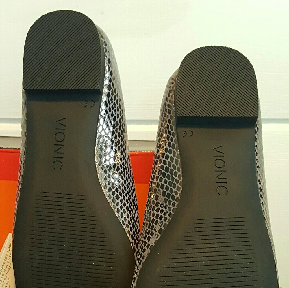 💚VIONIC 'GUNMETAL SNAKE' FLATS. SZ. 5 - Picture 3 of 5