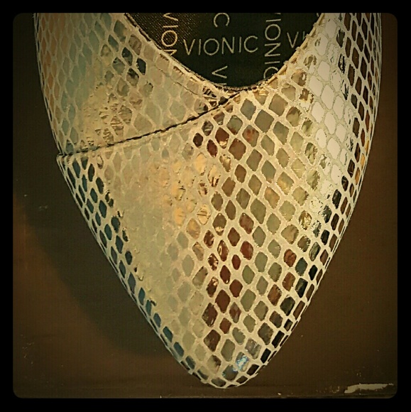 💚VIONIC 'GUNMETAL SNAKE' FLATS. SZ. 5 - Picture 2 of 5