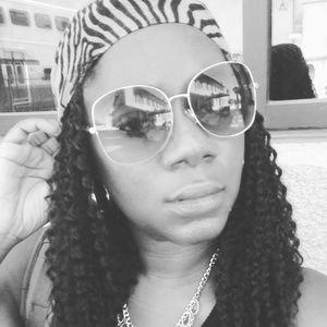 Meet your Posher, Ebony