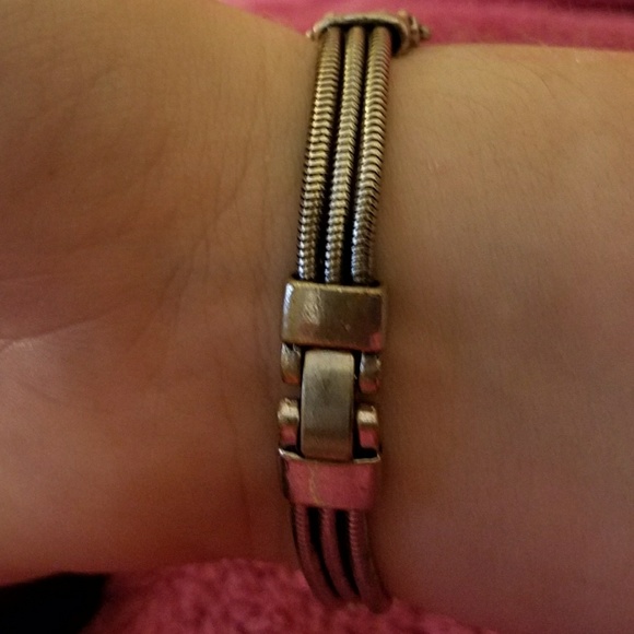 ⬇💙Beautiful Robins egg blue 3 stone bracelet 💙 - Picture 3 of 8