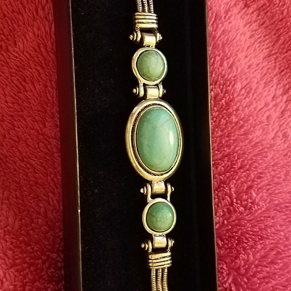 ⬇💙Beautiful Robins egg blue 3 stone bracelet 💙 - Picture 4 of 8