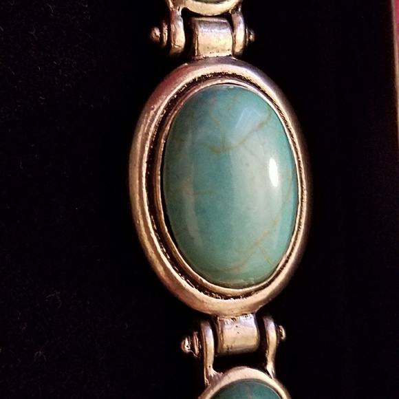 ⬇💙Beautiful Robins egg blue 3 stone bracelet 💙 - Picture 8 of 8