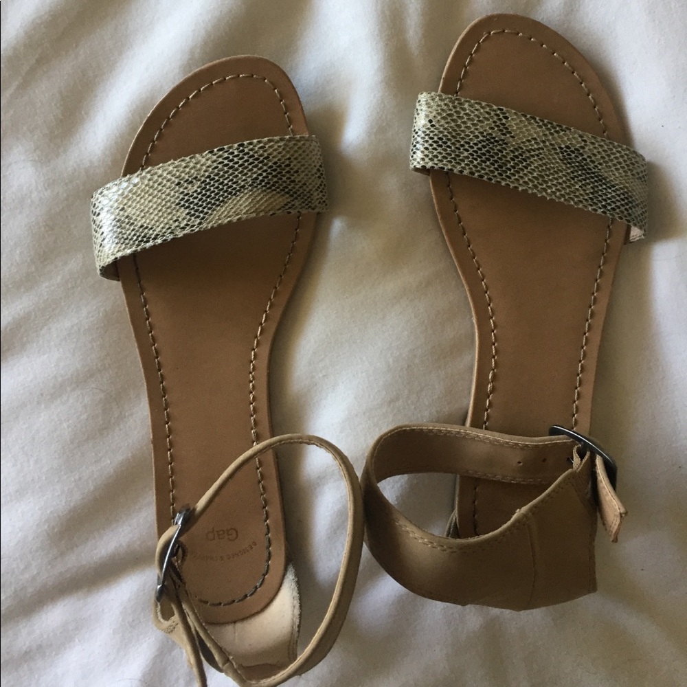 Gap sandals