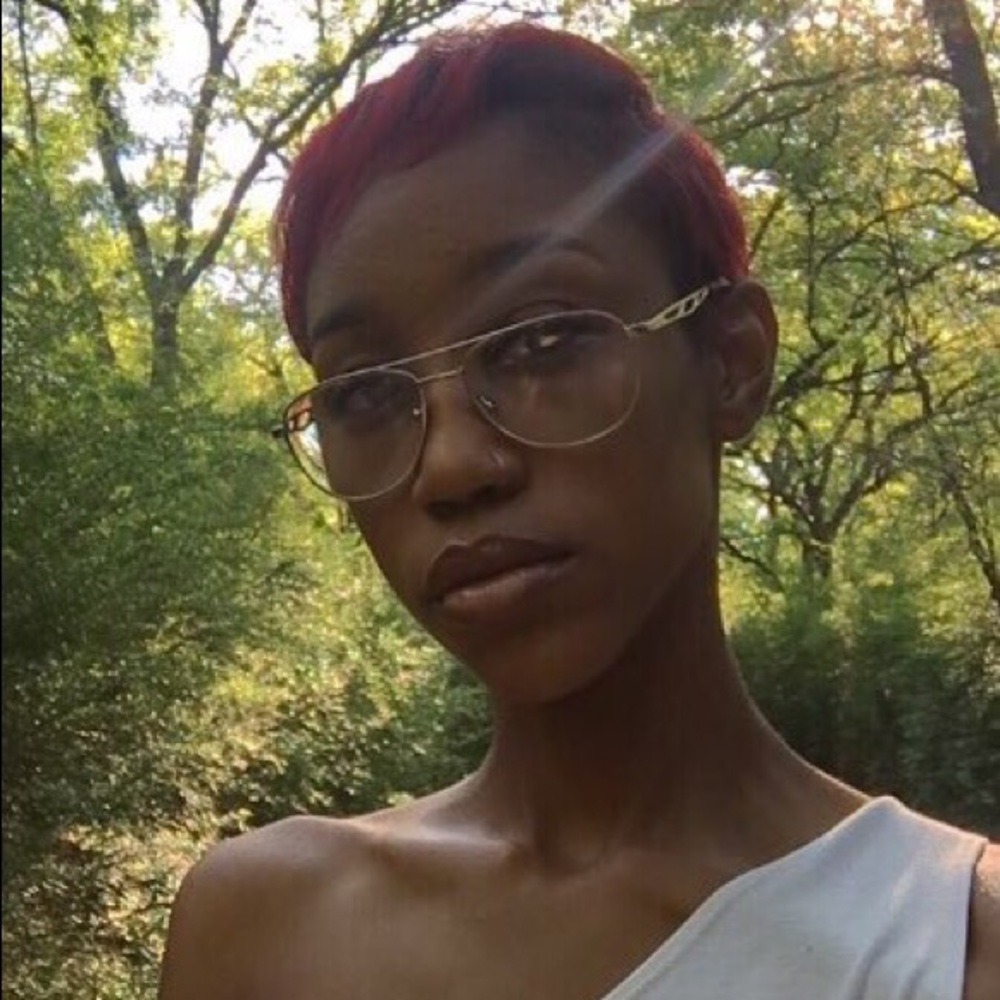 Meet your Posher, Sykia