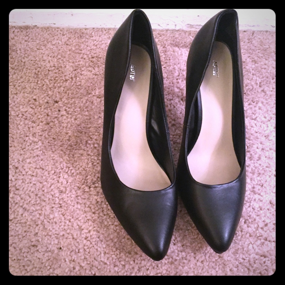 Matte black heels! Perfect condition!