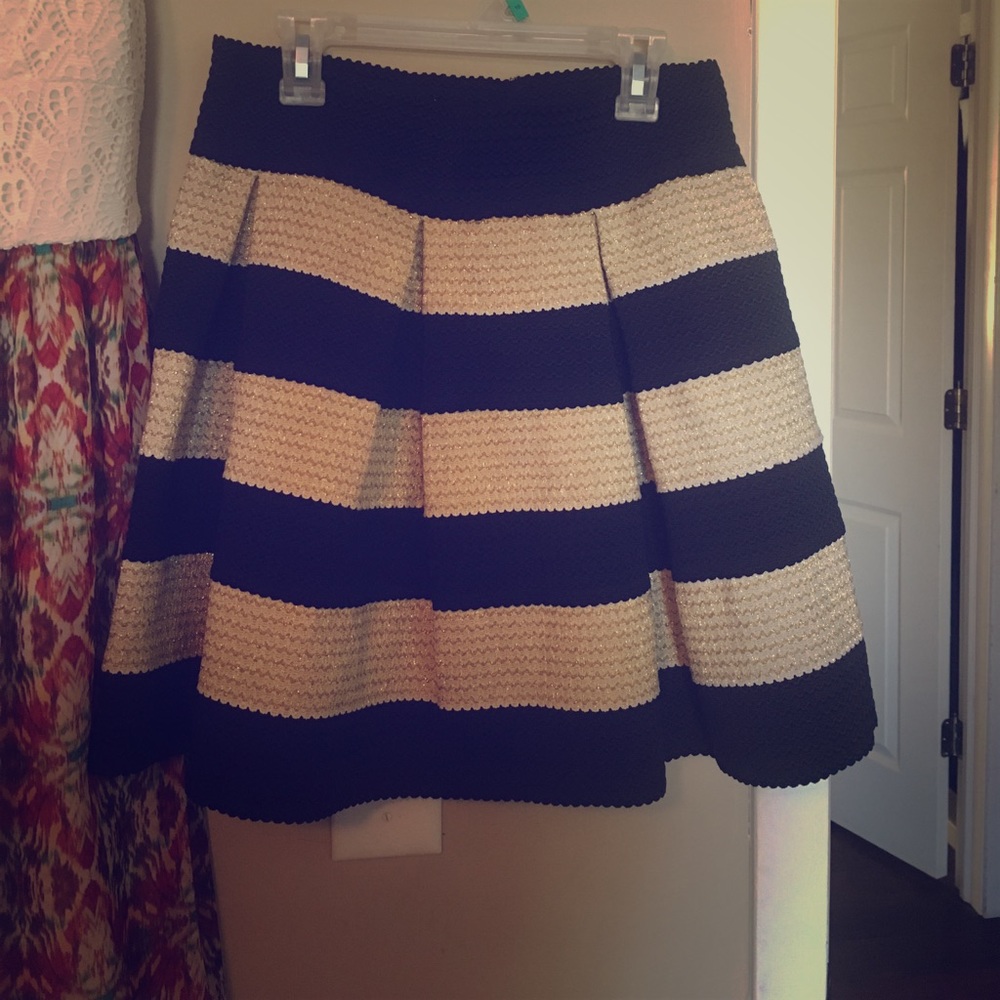 Xhilaration Large black and gold skirt