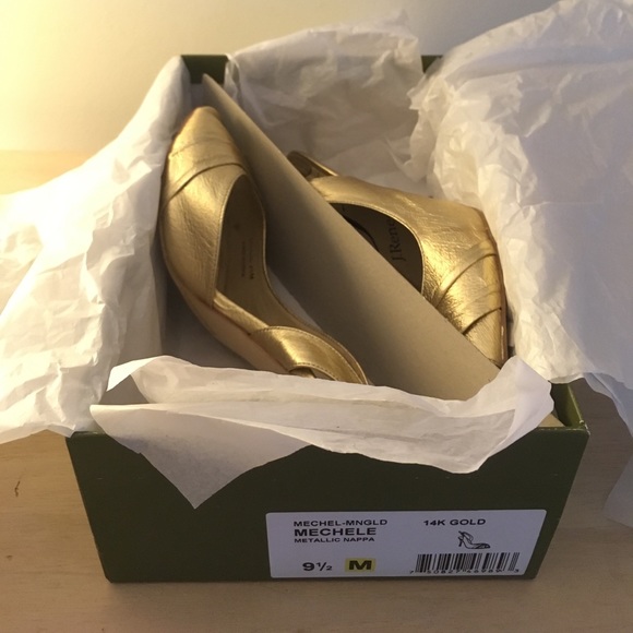 J Renee Mechele Gold Metallic heels - Picture 4 of 4