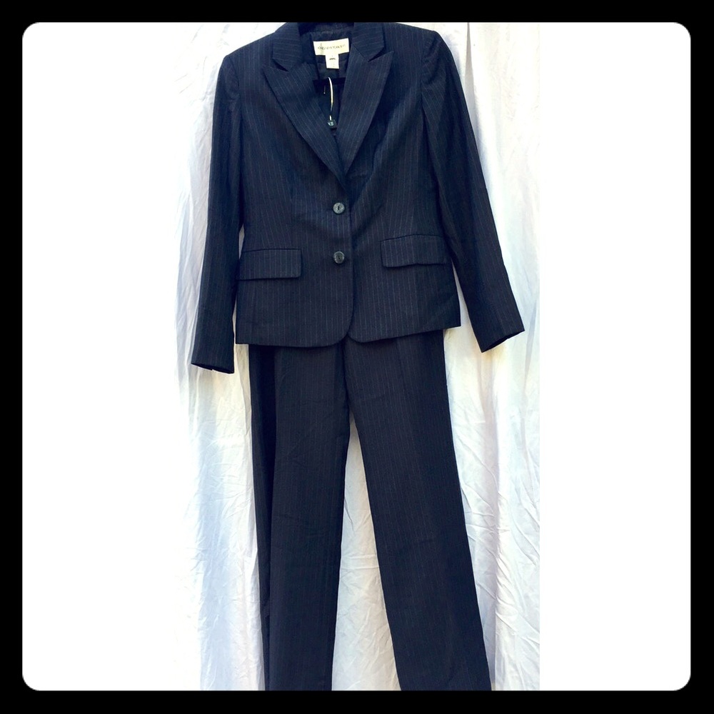 Jones New York Two piece suit size 4
