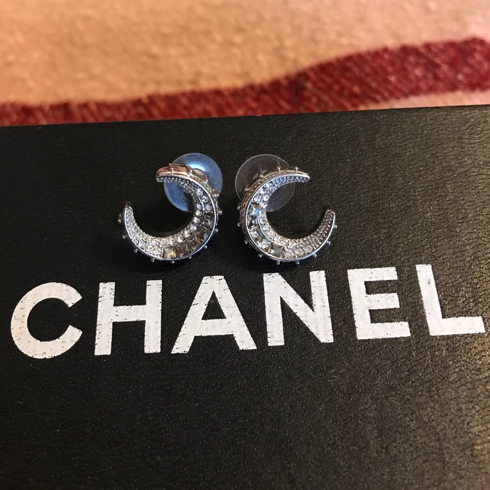 Halfmoon Earrings with Stones