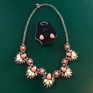 NWT Necklace Set