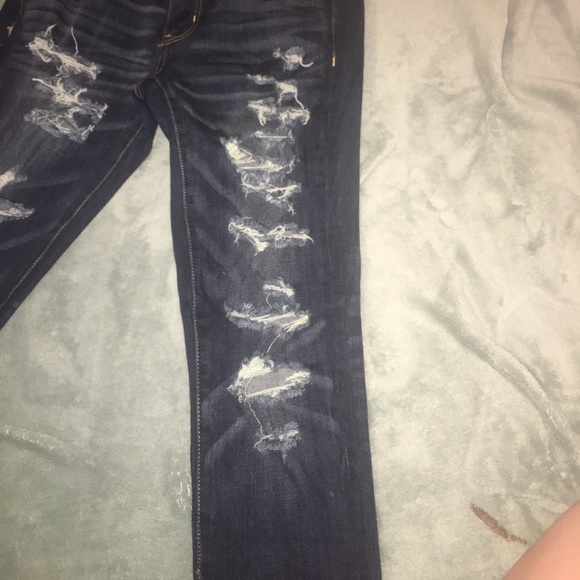 american eagle distressed jeans - Picture 3 of 5