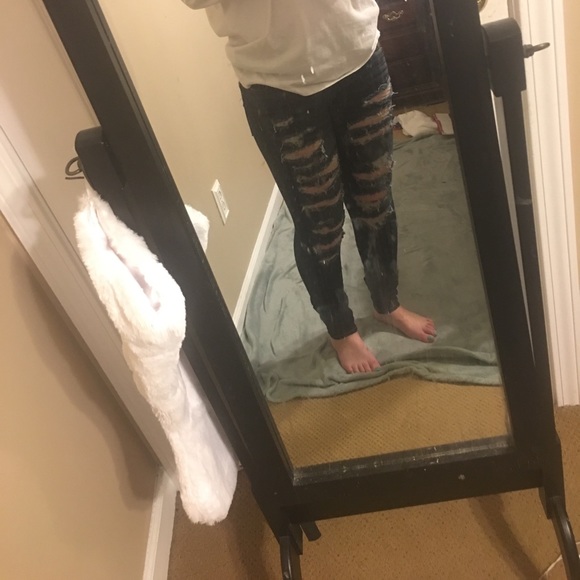 american eagle distressed jeans - Picture 5 of 5