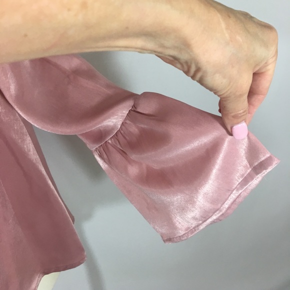 The Chic Petunia off the shoulder blouse S m L - Picture 6 of 6