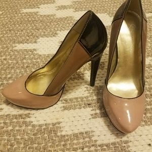 Black, brown & tan Jessica Simpson size 6 pumps.