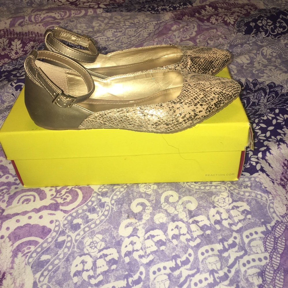 Women's flats